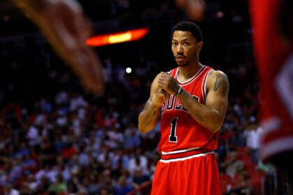 "Is that fair?"... What Derrick Rose thinks about the exception to Chicago Bulls CEO's retirement from Jersey
