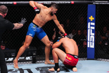 Johnny Walker stops Zhang Mingyang at UFC Shanghai