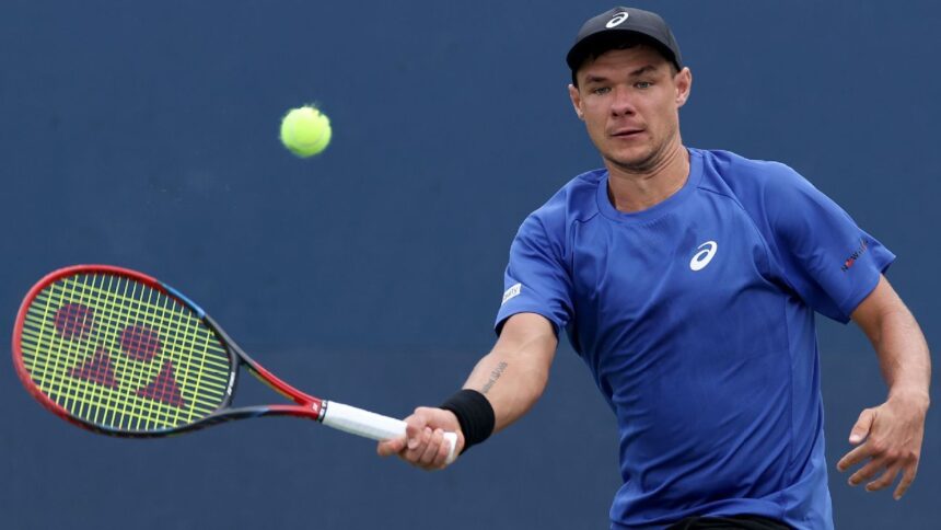 Kamil Majchrzak reunites with open fans who swiped the cap