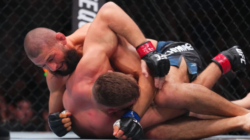 Khamzat Chimaev controls Dricus du Plessis at UFC 319