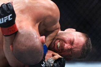 Khamzat Chimaev Smashes Through 'DDP' to Seize the Middleweight Crown - UFC 319 Highlights