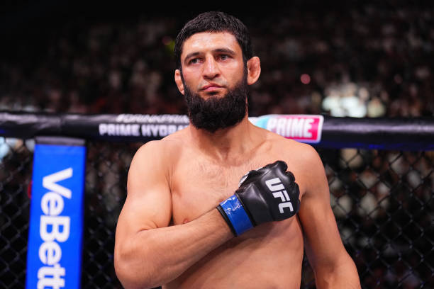 UFC Veteran Defends Bold Prediction for Du Plessis vs. Khamzat Chimaev Amid Fan Backlash