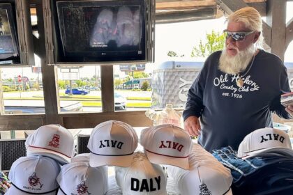 Let them eat their wings elsewhere. Master and the public break up.