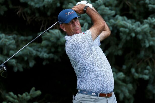 Stewart Sink defeats Ernie Elles to win the challenge of his allies