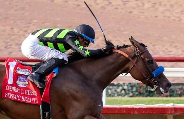 The beauty of the earthquake goes to the gate to go to wire at Clement L. Hirsch
