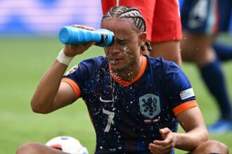Tottenham discusses for the £180k-a week star who wants to join with Simons