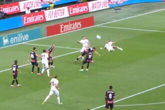 A stunning scissor kick goal from Federico Bonazzoli as a Serie.