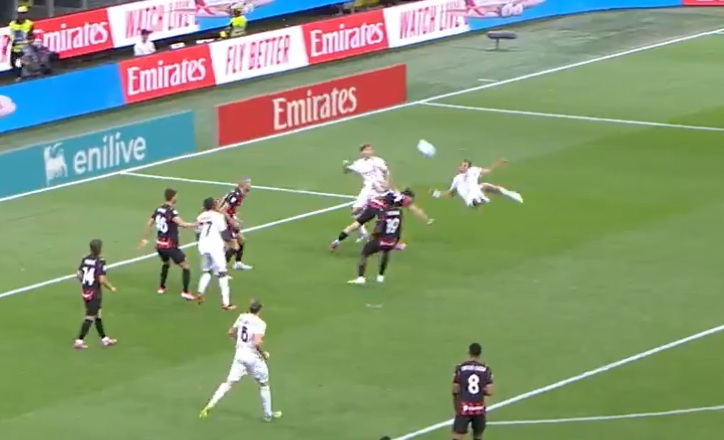 A stunning scissor kick goal from Federico Bonazzoli as a Serie.