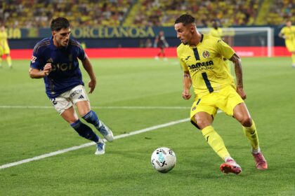 Yeremy Pino of Villarreal CF runs with the ball