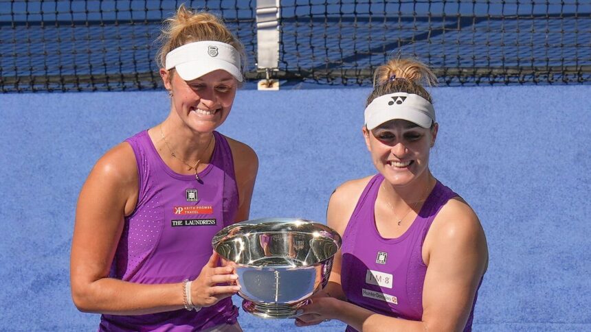 Dabrowski, Routliffe won the Open Open Women's Doubles title
