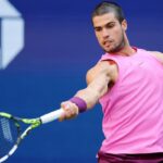 Alkaraz defeats Djokovic in three sets to reach the US Open Final