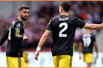 Bruno Fernandes and Diogo Dalot arguing during the Manchester United vs Brentford game
