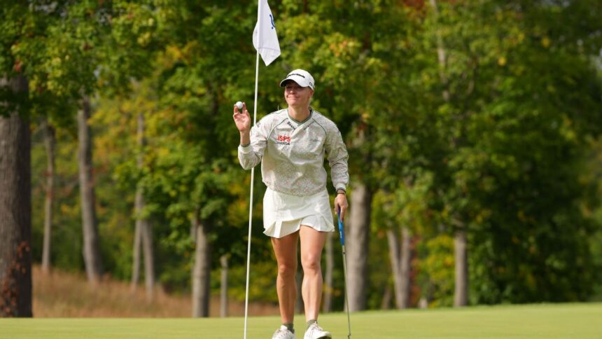 Charlie Hull leads Queen City's Gino Chitickle one shot