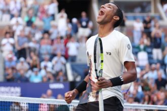 Felix Auger-Aliassime reaches us with Alex de Minaurus top