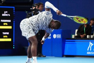 Frances Tiafoe destroys the racket at the early exit. Shapovalov's upset