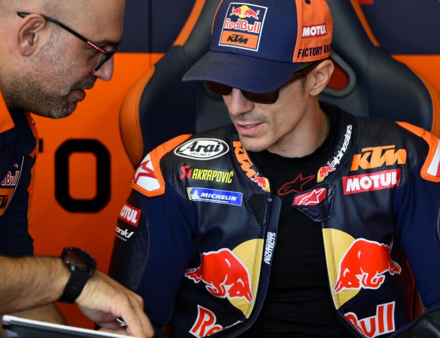 Sam Lowes, 2025 French WorldSBK, pit box. Credit: Gold and Goose.