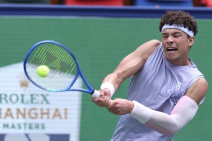 After layoffs, Shelton loses opening match at the Shanghai Masters