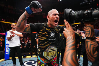Alex Pereira called 'one of the GOATs' by former UFC champion
