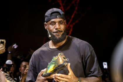 Brian Windhorst responds to suggestions LeBron James may have been injured while playing golf