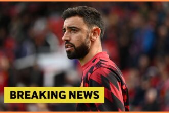 Bruno Fernandes warming up for Man United, plus yellow