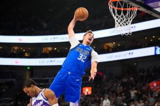 Cooper Flagg's awkward dunk landing scared Dallas Mavericks fans, saying, ``I almost broke my ankle...''