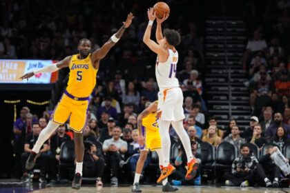 Deandre Ayton tries to block Coby Blair's shot, Los Angeles Lakers vs. Phoenix Suns.