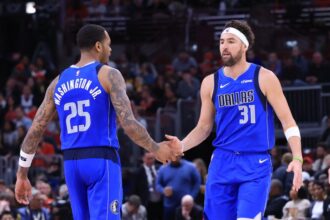 PJ Washington #25 of the Dallas Mavericks reacts with Klay Thompson #31 during the first half of a game against the Chicago Bulls at the United Center on March 29, 2025 in Chicago, Illinois.