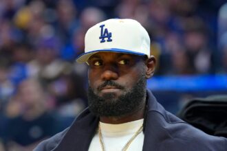 NBA fans all agree that LeBron James' injury schedule is a sign of his mindset with the Lakers: "We're out of the middle..."