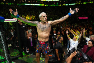 Charles Oliveira UFC walkout