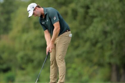 Vince Wheely saves Parr with Sanderson, a crocodile lurking