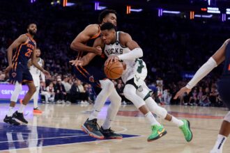 Zach Lowe names key player the Knicks have to keep in the Giannis Antetokounmpo trade, another star "has to go..."