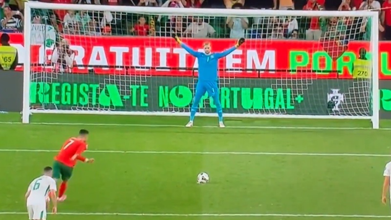 Ireland goalkeeper Caoihin Kelleher refuses to let Portugal star Cristiano Ronaldo send off (video)