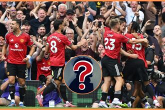 Manchester United players celebrate in the game vs Fulham