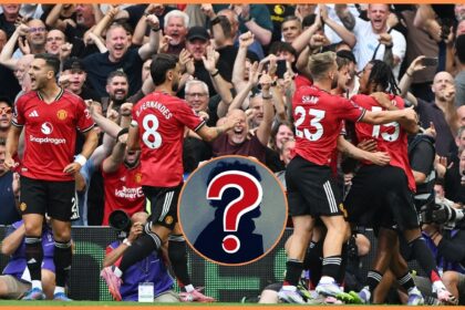 Manchester United players celebrate in the game vs Fulham