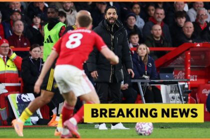 Ruben Amorim shouts instructions during Man United