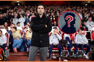 Arsenal manager Mikel Arteta looks on