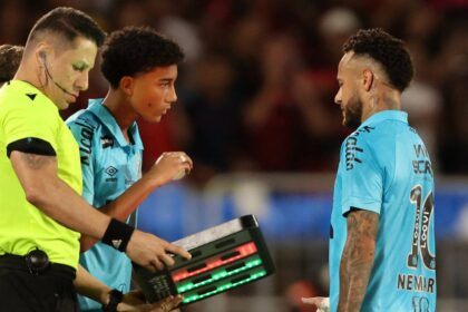 Manchester United lead race to sign Neymar-like attacking talent