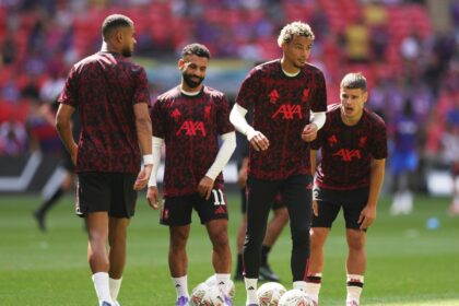 Mohamed Salah and Hugo Ekitike warming up for Liverpool