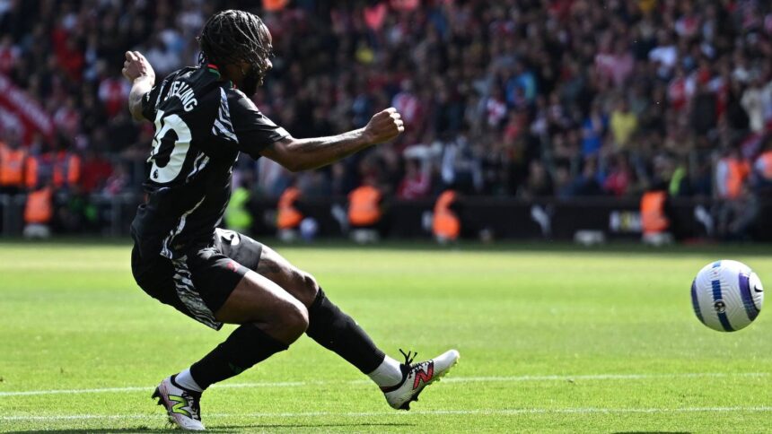 What do Leeds think about persuading Raheem Sterling to move on?