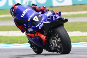What makes the Yamaha V4 MotoGP bike better than the inline-four version?