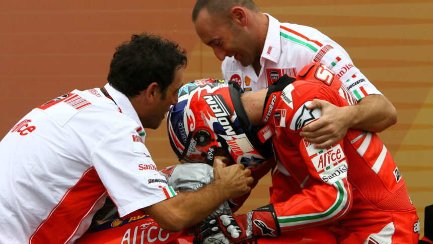 Casey Stoner: Ducati MotoGP title 'more difficult', Honda crown 'more important'