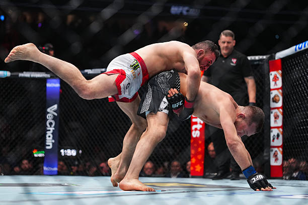 Din Thomas thinks Merab Dvalishvili will be in a third-part fight with Petr Yan