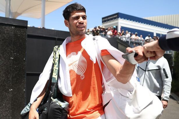 Australian Open broadcast: Osaka apologizes for 'rude' comment, Alcaraz starts match