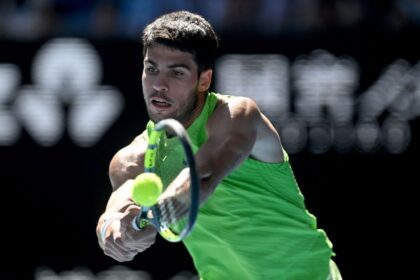 Alcaraz stays sharp and dominates Moute at Australian Open