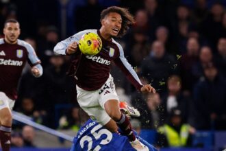 Aston Villa consider moving Douglas Luiz following injury to Boubacar Kamara