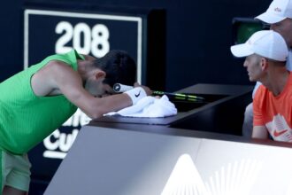 Australian Open Live: Zverev forces 5th set decider against thwarted Alcaraz