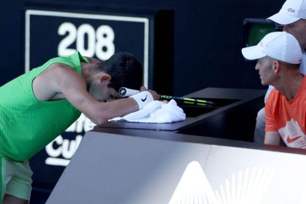 Australian Open Live: Zverev forces 5th set decider against thwarted Alcaraz