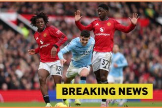 Kobbie Mainoo in action for Man United vs Man City