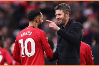 Michael Carrick celebrates after Manchester United