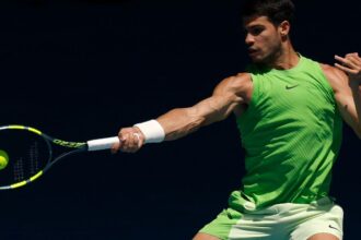 Carlos Alcaraz advances to Australian Open quarterfinals